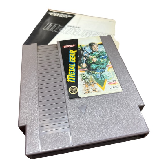 Vintage 1985 Metal Gear Nintendo Game with Booklet and Sleeve - Picture 1 of 3